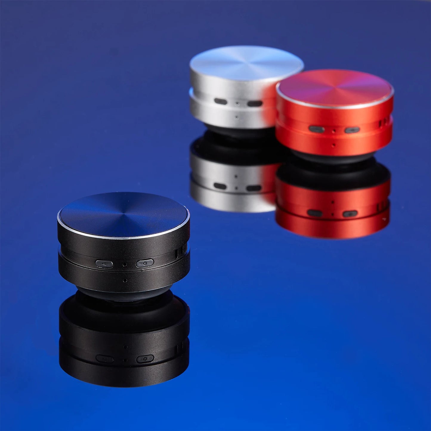 Minimalist Hummingbird Speaker With FM Radio